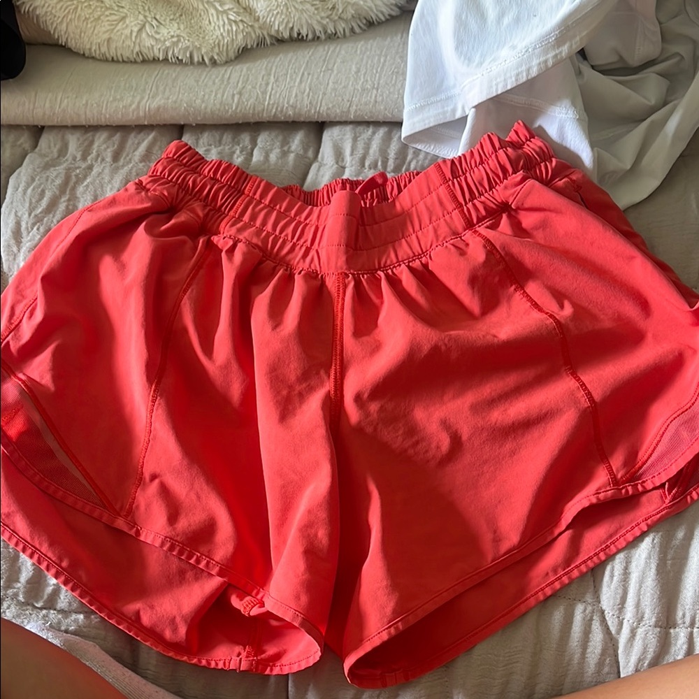 Lululemon Coral size 4 4inch hotty hots